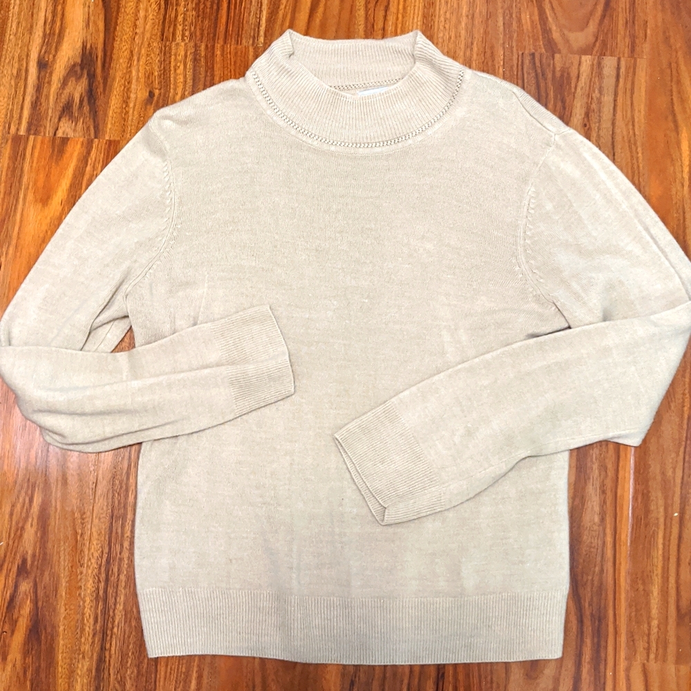 Sag Harbor lightweight sweater.